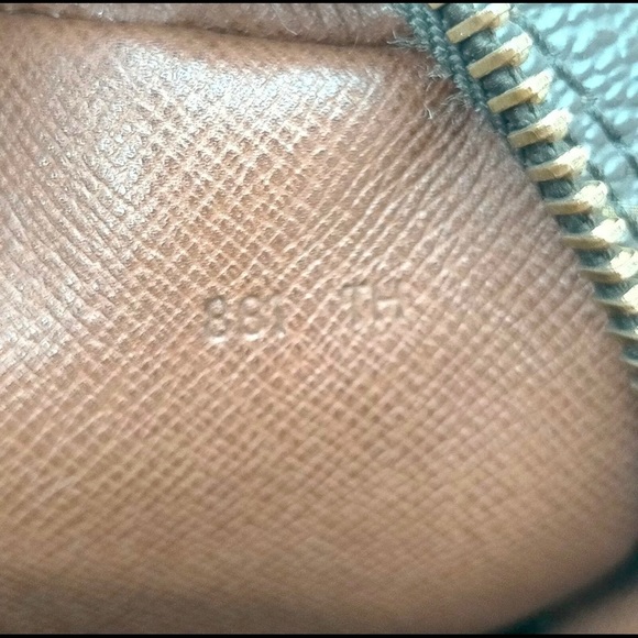 ❌Sold❌Authentic Louis Vuitton Trocadero 23 Cross - Picture 12 of 13